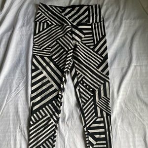 Victoria Sport black and white leggings
